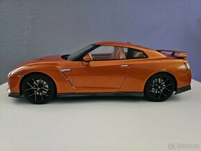 NISSAN GT-R 2017/TRIPLE9 COLLECTION 1:18