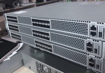 Switche Arista DCS-7150S-24-F - 1