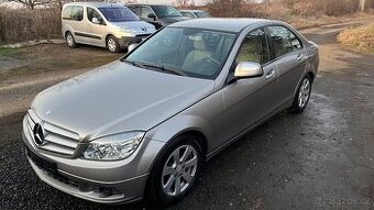 MERCEDES-BENZ W204,C180 SERVISNÍ KNIHA.