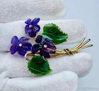 NÁDHERNÁ 14K BROŽ - FIALKA S NEFRITY, AMETYSTY A DIAMANTY - 1