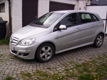 Mercedes-Benz B180 i