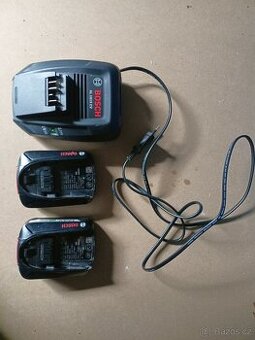 BOSCH sada rychlonabíječka a dva akumulátory