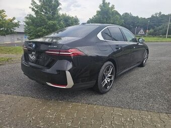 BMW i5 xDrive40 G60 Sapphire Black 2025