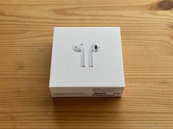 Apple AirPods – plně funkční, s krabicí a manuálem