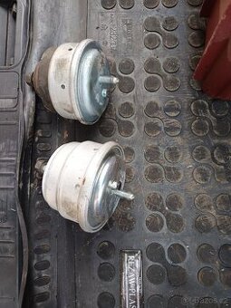 BMW E39,E46 - 520d ,320d silenbloky motoru téměř nové