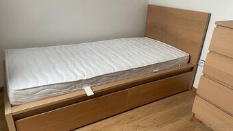 Ikea postel Malm