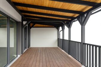 Moderní dřevěná pergola – antracit / přírodní dřevo
