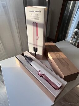 Žehlička na vlasy Dyson Airstrait