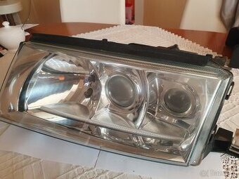 Xenonový světlomet levý Octavia 1