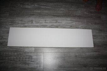 Nástěnná polička bílá