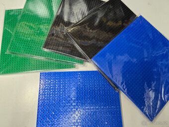 Velké pláty / podložky / oboustanné na stavění různé barvy