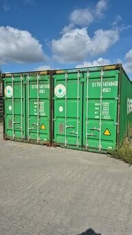 12m lodní kontejner – zachovalý stav, ideální pro stavbu.