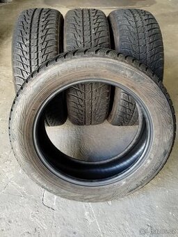 Zimní gumy různých velikostí a stáří - 1