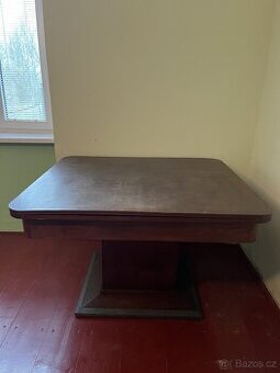 Starožitný jídelní stůl z masivu