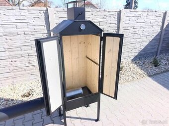 Zahradní udírna XL vydřevena