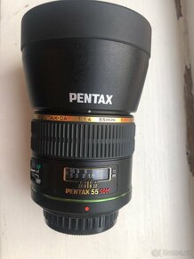 Pentax DA 55mm / 1.4 - portretní APS-C základní FF