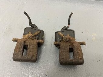 VW Passat B6 zadní brzdové třmeny