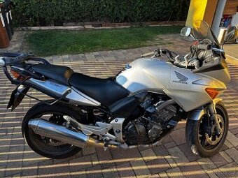 Prodám Hondu CBF 600 ve skvělém stavu
