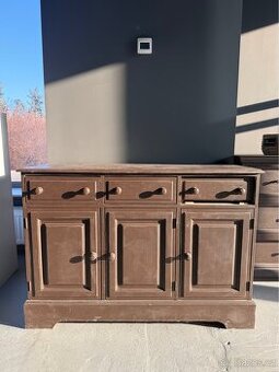 Dřevěná komoda / příborník z masivu