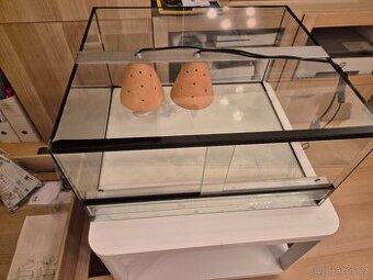 Terárium 60x54 cm s osvětlením + stolek ZDARMA