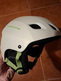 Lyžařská helma vel. L