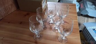 vinné sklenky