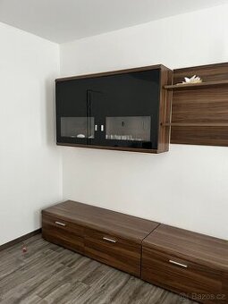 Obývací stěna dekor dřeva