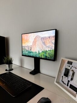 Monitor Samsung 27” QHD / 144 Hz / stav 10/10