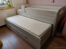 Rozkladaci postel s uloznym prostorem