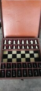 Skleněné šachy
