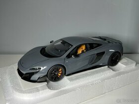 AutoArt - McLaren 675LT, 1:18, šedý
