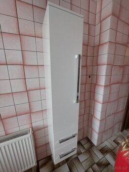 Koupelnová vysoká skříňka