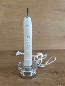 S onický kartáček Sonicare DiamondClean HX993B