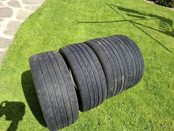 Zimní pneu 235/45/17