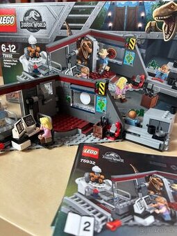 LEGO Jurrasic World 75932 Jurský Park: Hon na Velociraptora