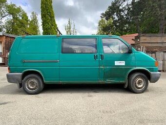 Volkswagen T4. 50kW 1896cm3 skříň 6 míst long. Transportér