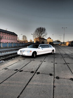 limuzína Lincoln Town Car V8