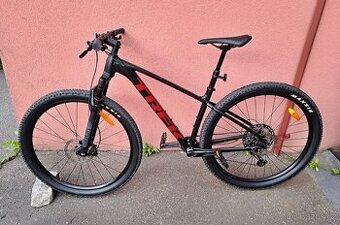XC kolo TREK X-Caliber 9 Black Satin + příslušenství.Záruka.