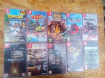 nintendo switch hry diablo walkging bus pac-man tintin dark