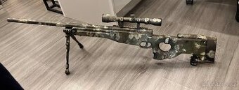 Airsoft odstřelovací puška s dvojnožkou a pokročilým zaměřov
