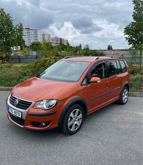VW Touran CROSS /1,4i Tsi/ xenon/ 179000km/ 6ti rychl./