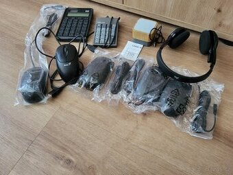 5 x USB myš, 2 x kalkulačka, Sluchátka, Repráček