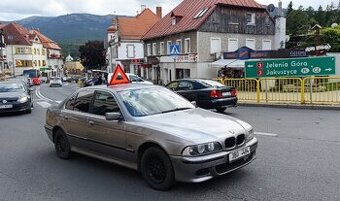 Výhodně prodám BMW E39 soubor dílů