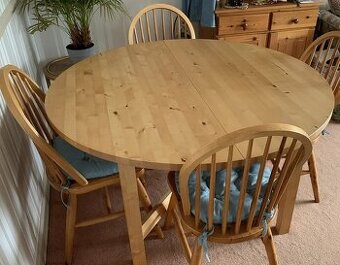 Jídelní sestava IKEA ,stůl +4 židle