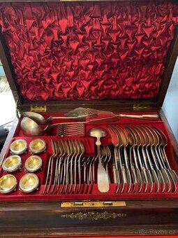 Prodám set stříbrných příborů pro 12 osob 3500g stříbra