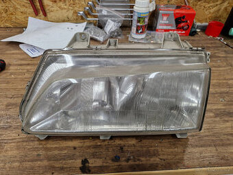 levý přední světlomet Peugeot 806 a Fiat Ulysse