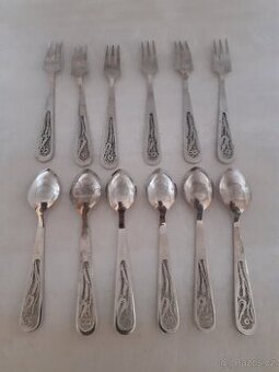 Dezertní vidličky a lžičky