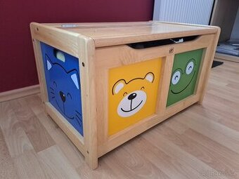 Dětská dřevěná truhla