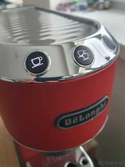 Pákový kávovar espresso / cappuccino Delonghi Dedica EC685