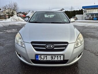 Kia Ceed 2007 1.6 CRDi - klima, tažné, vyhřívané sedačky
